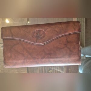 Buxton Cowhide Leather Wallet – Gold Clasp, Preowned Excellent Condition